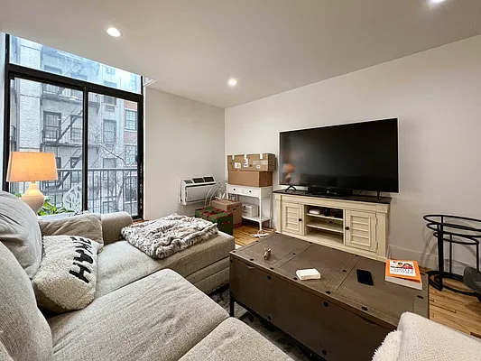 Rented by SERHANT. | media 20