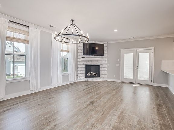 4th image of 2158 Maytown Cir