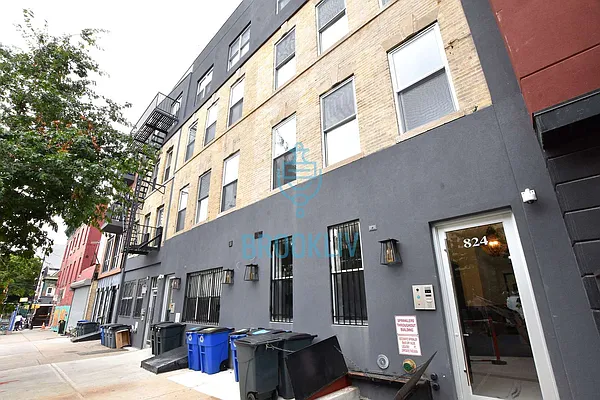 Rented by null | media 8