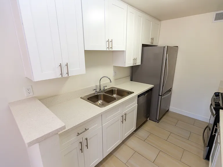 13830 Moorpark St #205 — Photo 9