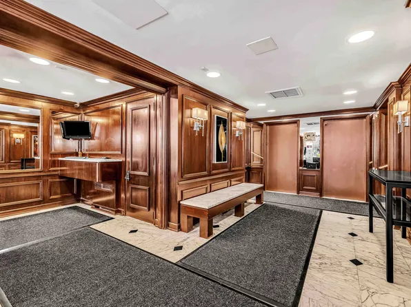 220 East 67th Street image 9 of 9