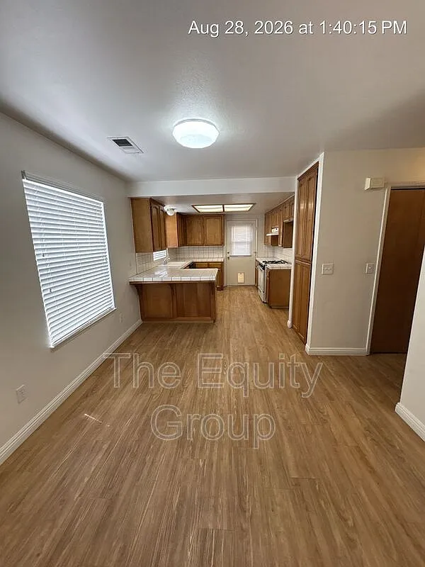 2 bed, 2.0 bath, 1200 sqft, $1,700 — Photo 4