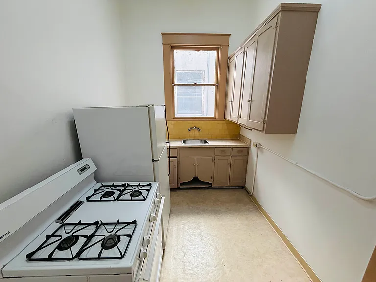 41 S San Joaquin St #7 — Photo 5