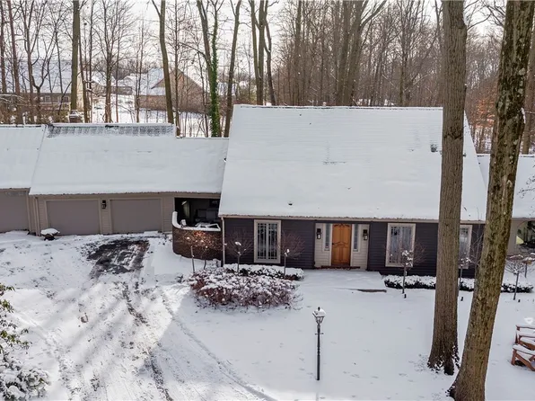 8562 Kimblewick Ln NE, Warren, OH 44484