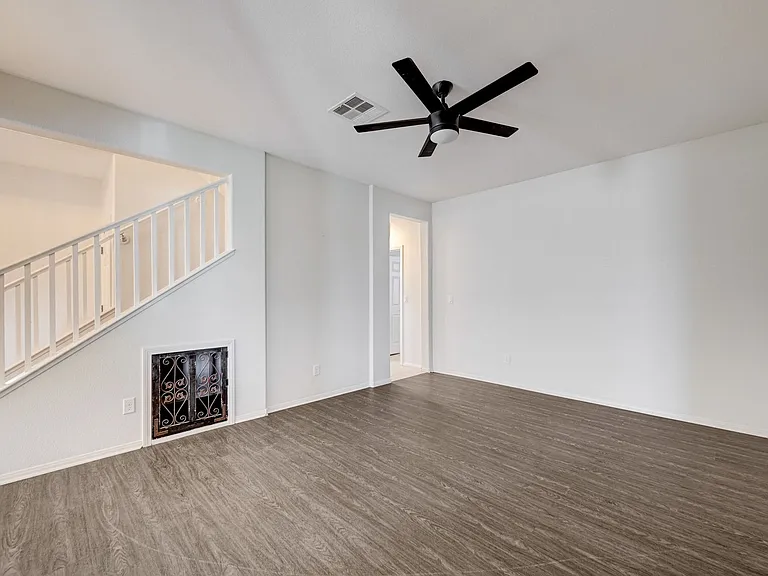6637 Cliff Shore Ct — Photo 23