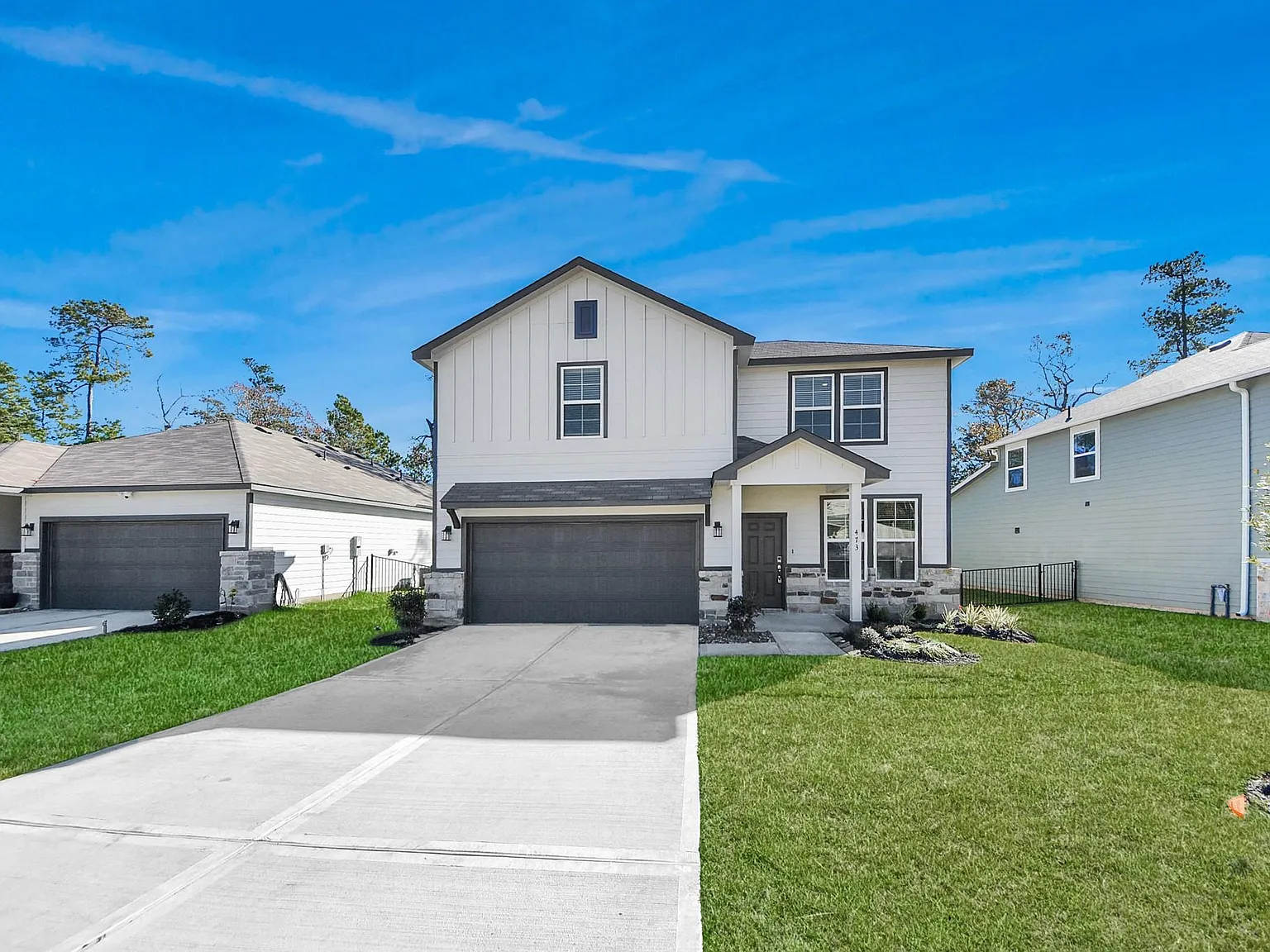 3 bed, 2.0 bath, 2494 sqft, $1,900 — Photo 3