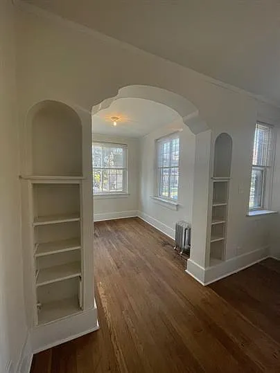 2024 Hubbard Street — Photo 2