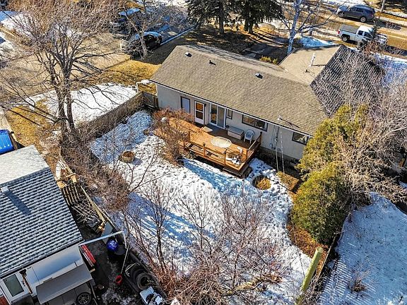 4th image of 379 Conifer St