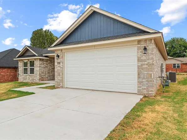 208 E Abbot Ln, Mustang, OK 73064