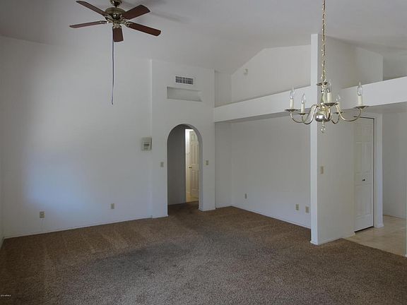 3rd image of 2034 W Columbine Dr