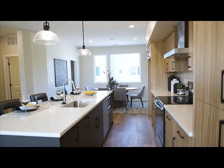 2246 W Kootenai St — Photo 2