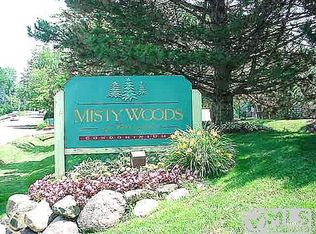 3915 Lone Pine Rd APT 300, West Bloomfield, MI 48323