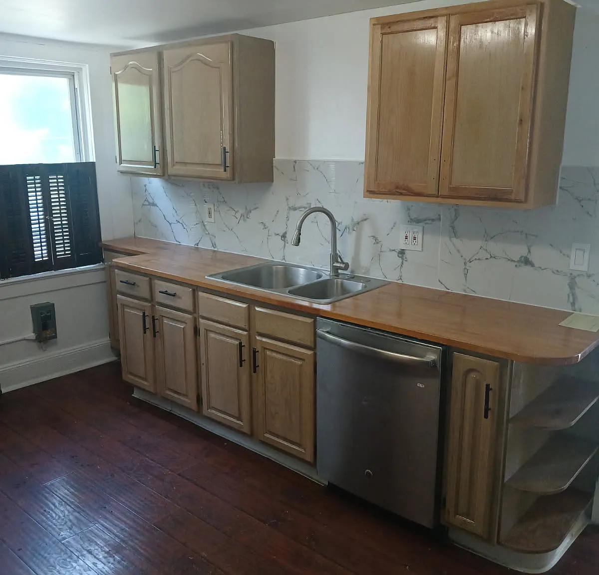 4 bed, 1.5 bath, 2208 sqft, $2,700 — Photo 4