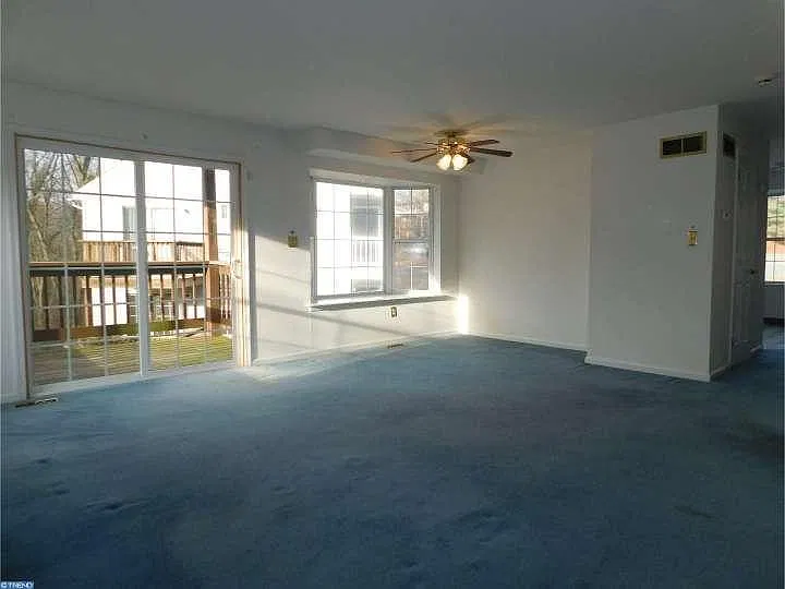 3 bed, 2.5 bath, 1975 sqft, $2,300 — Photo 4