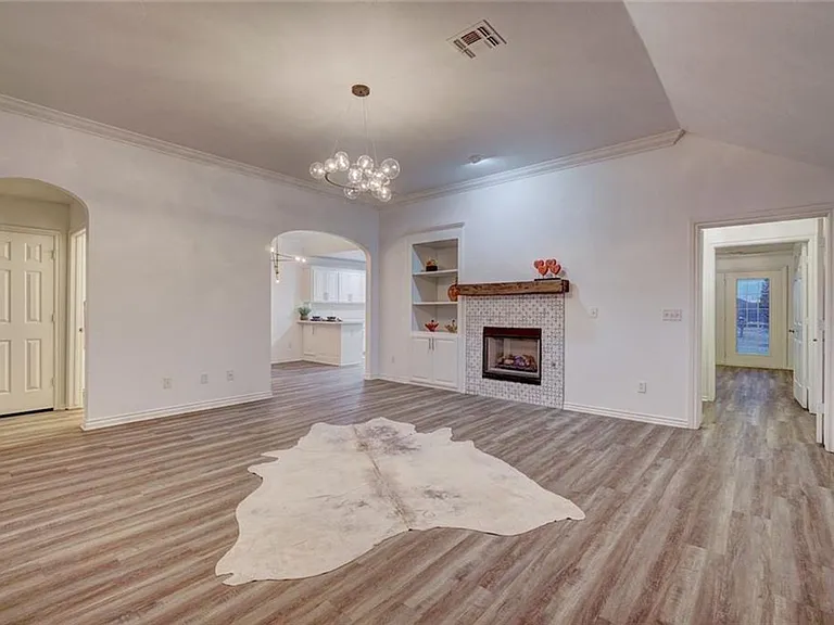 300 Glen Dr — Photo 7