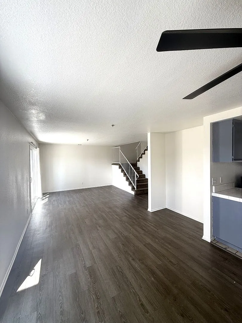 Building Photo - 3637 W 139th St
