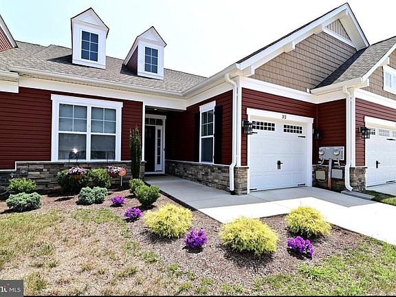 2nd image of 32 Camden Cir