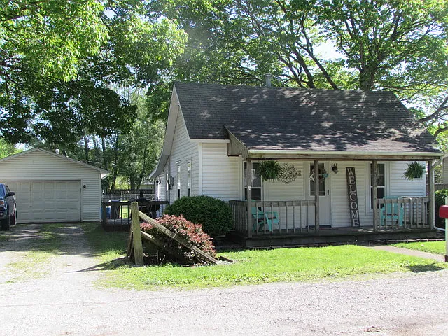 109 W Prairie St photo 1
