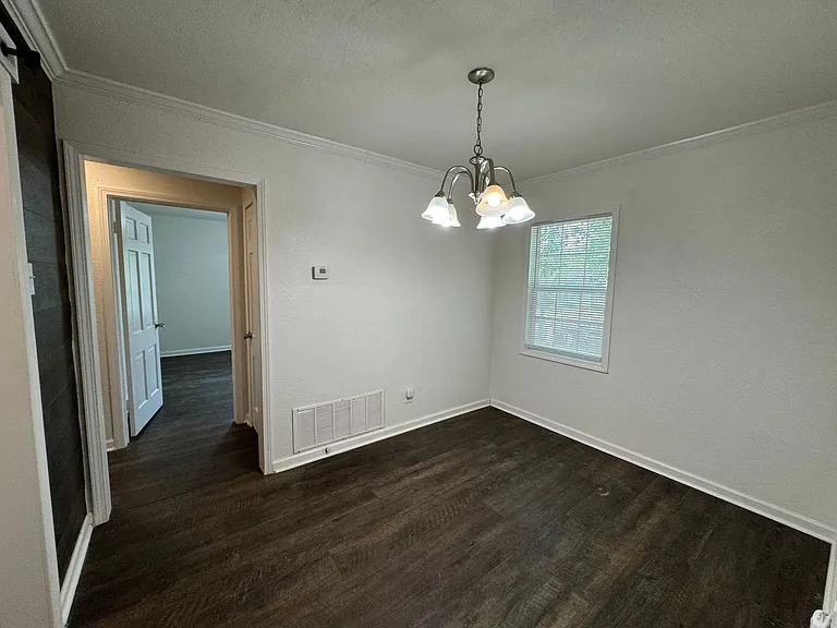 1410 E Barton Ave — Photo 8