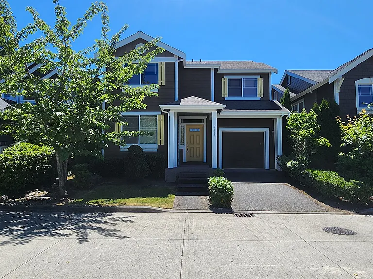 2567 NE Kensington Ct — Photo 1