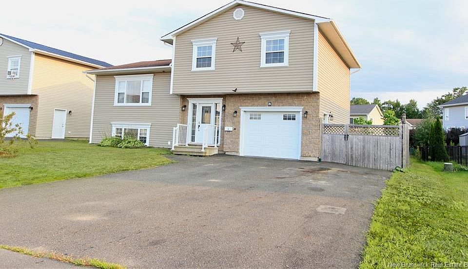 1st image of 8 Hallihan Dr