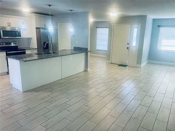 5th image of 11010 Salt Tree Dr