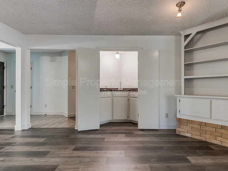 7712 NW 101st St — Photo 10
