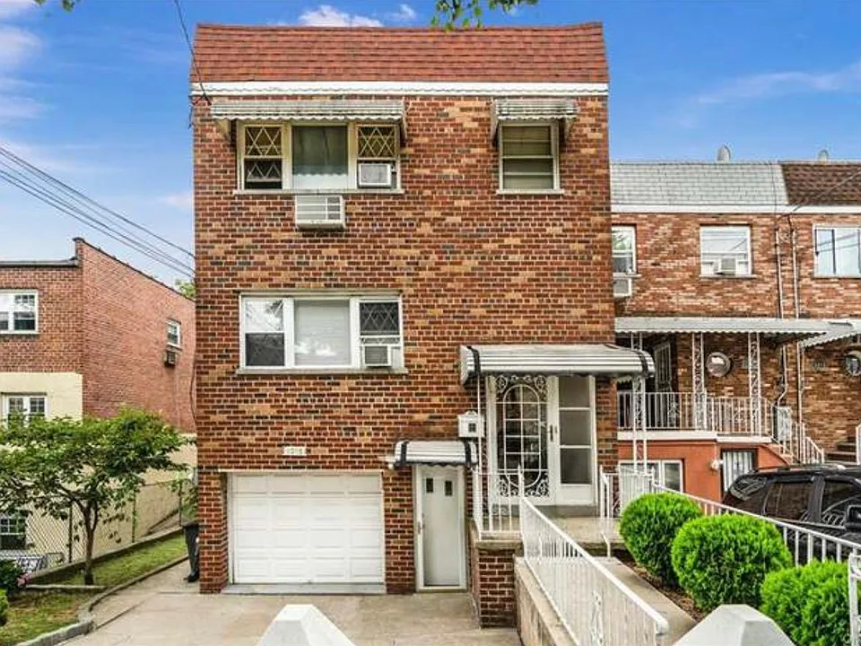 1015 Throggmorton Ave #GROUND FLOOR