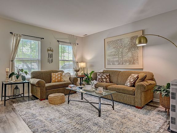 3rd image of 1214 N Village Dr