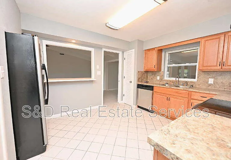 907 Swann Dr — Photo 15