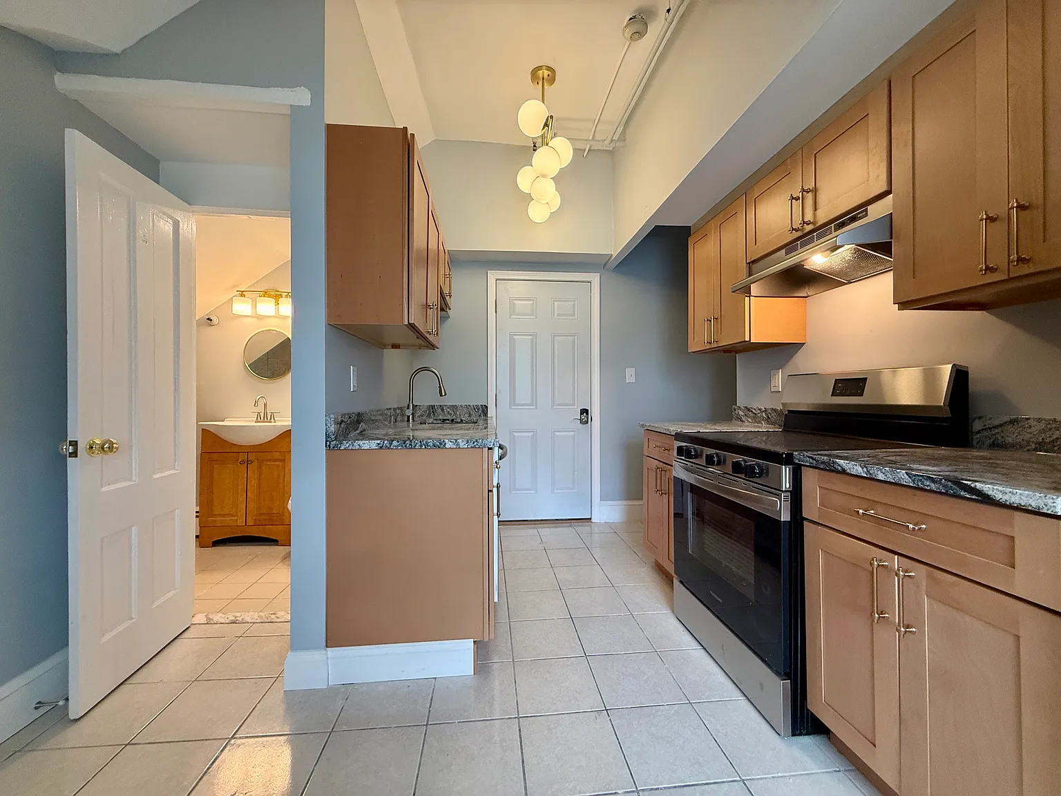 2 bed, 650 sqft, $2,350 — Photo 2