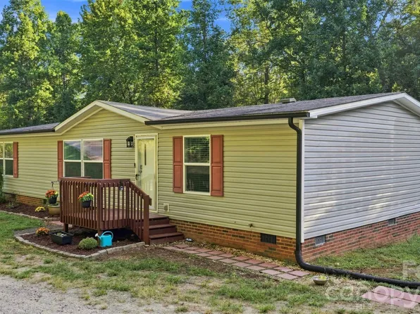 4782 29th Street Dr NE, Hickory, NC 28601