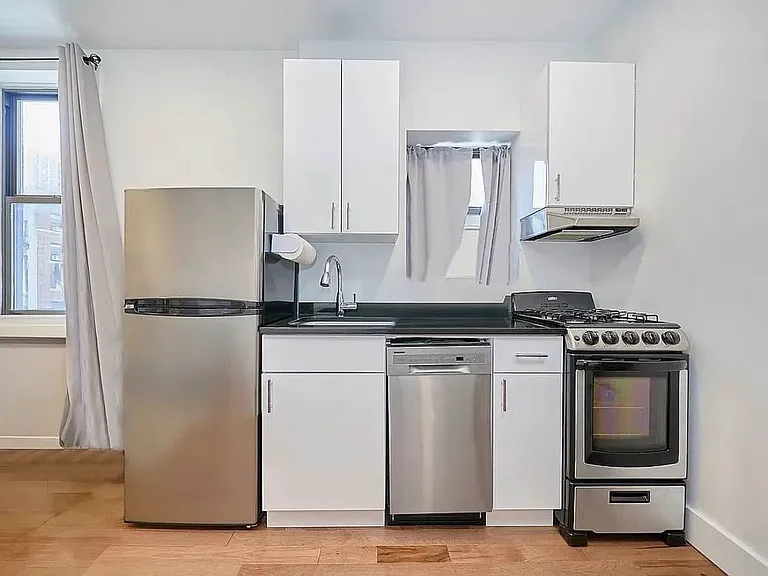 100 Lexington Ave #3B — Photo 2