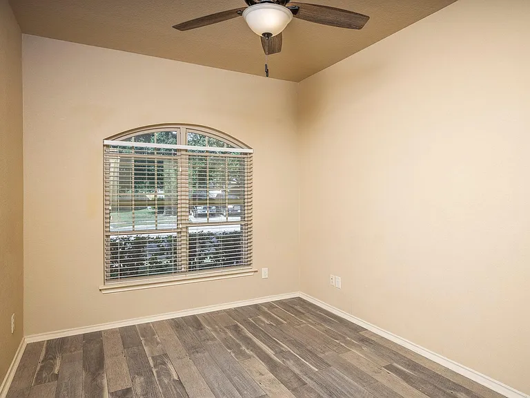 433 Stonebrook Dr — Photo 18