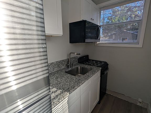 4th image of 325 41st St N #2