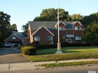 75 Weeks Rd, North Babylon, NY 11703