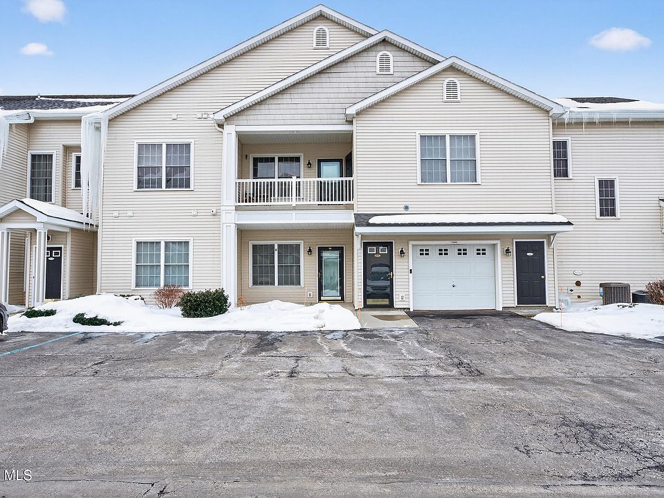 1st image of 205 N Ridge