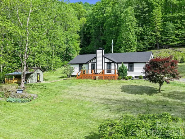 101 Waterwheel Dr, Green Mountain, NC 28740