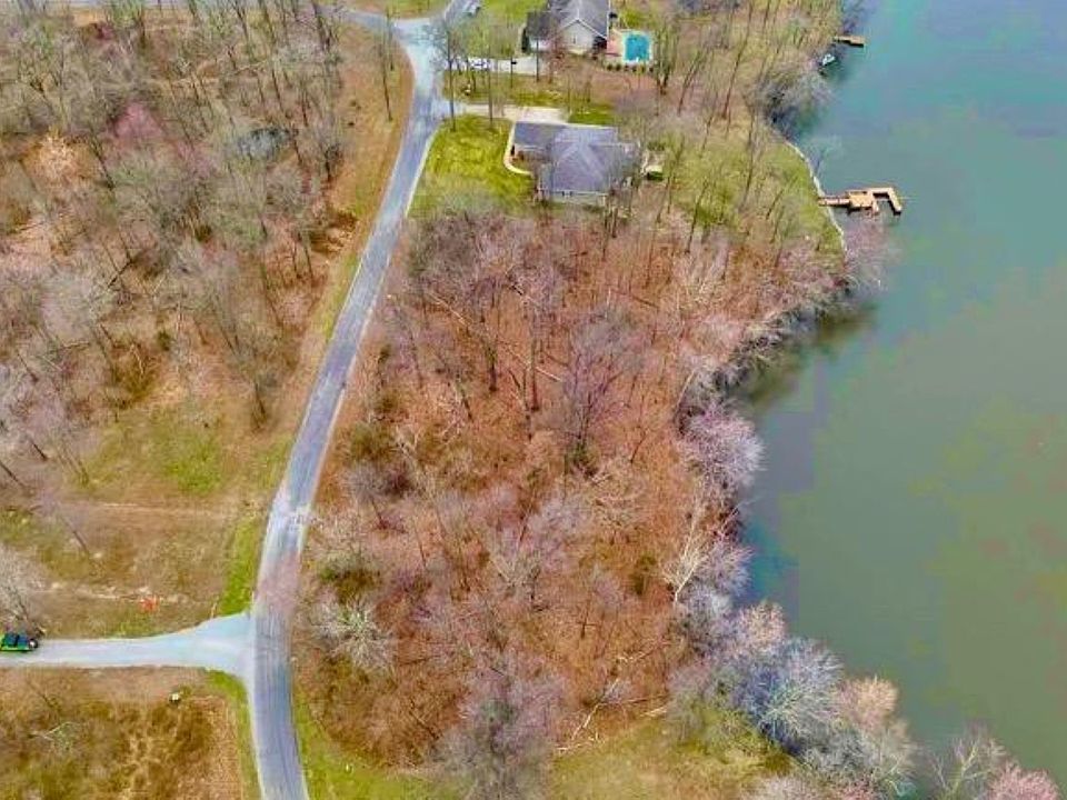 1st image of 16 Moses Manor Dr