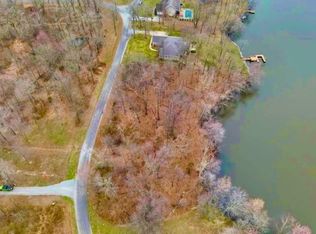 16 Moses Manor Dr, Benton, IL 62812