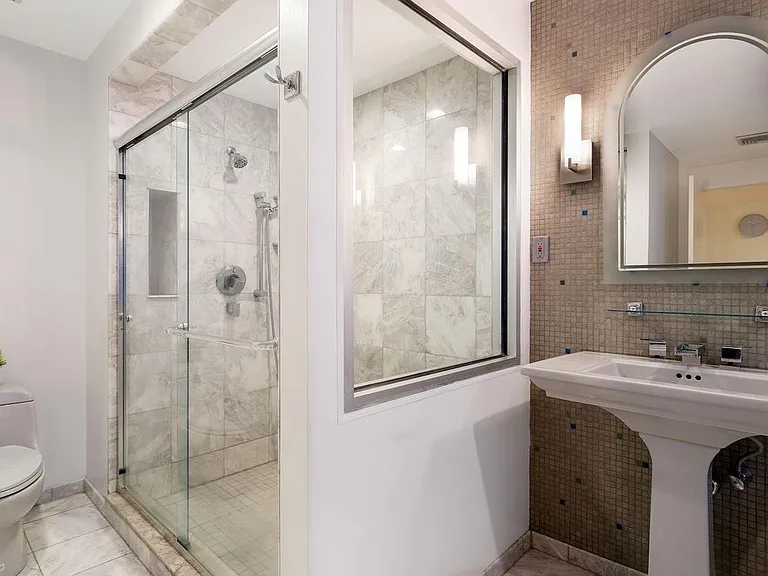 1737 Chestnut St #701 — Photo 23