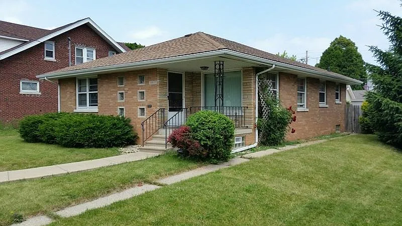 4917 23rd Ave photo 1