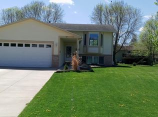 2382 Schoolmaster Dr, Chaska, MN 55318