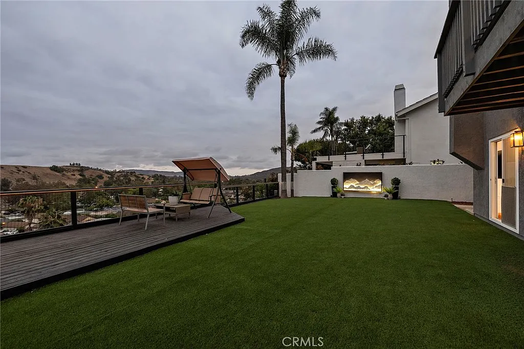5 bed, 2880 sqft, $9,000 — Photo 3