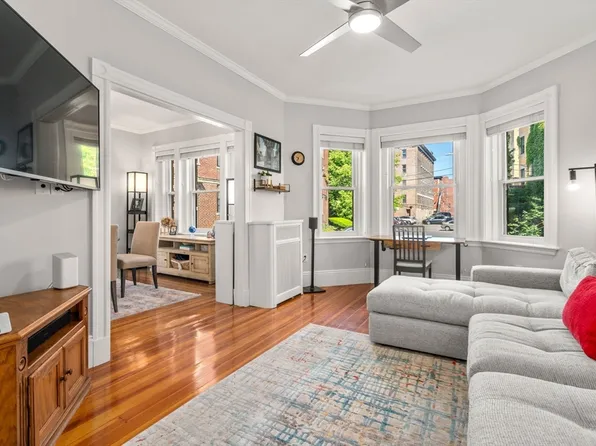 17 Park Vale APT 2, Brookline, MA 02446
