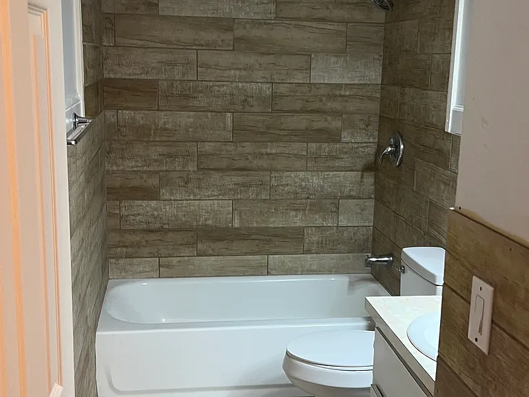 644 E Rosewood Ln — Photo 4