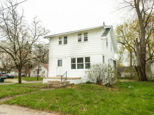 854 Lovers Ln, Akron, OH 44306