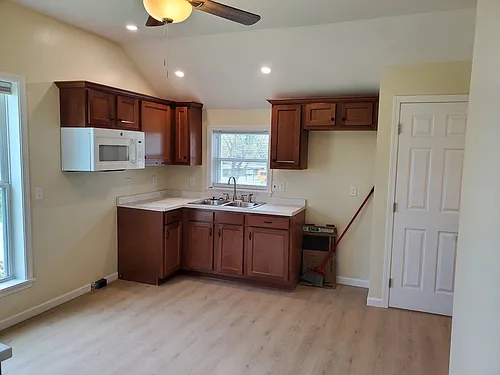 721 Wegman Rd #4 Photo 1