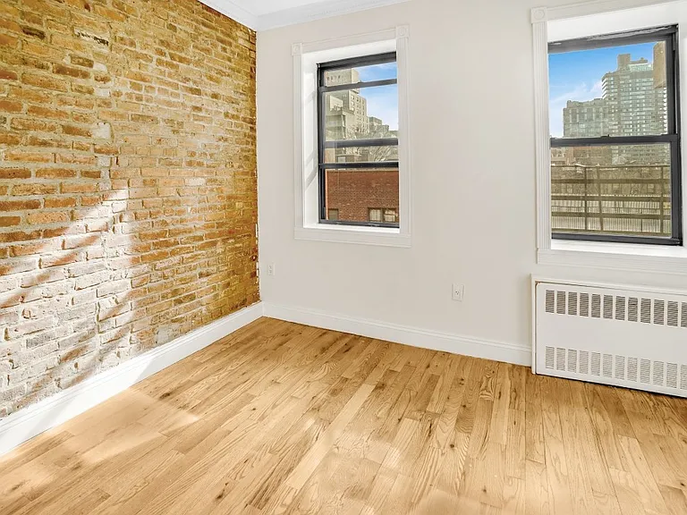 419 E 82nd St #2D — Photo 4
