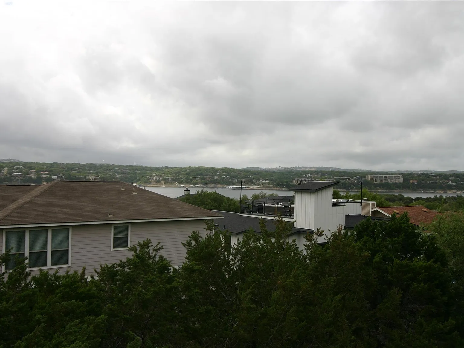 4 bed, 2485 sqft, $3,800 — Photo 4